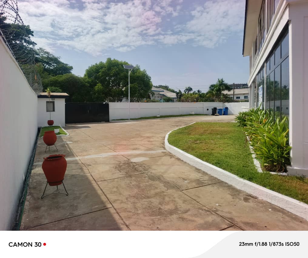 SPACIOUS 15-ROOM PROPERTY FOR RENT